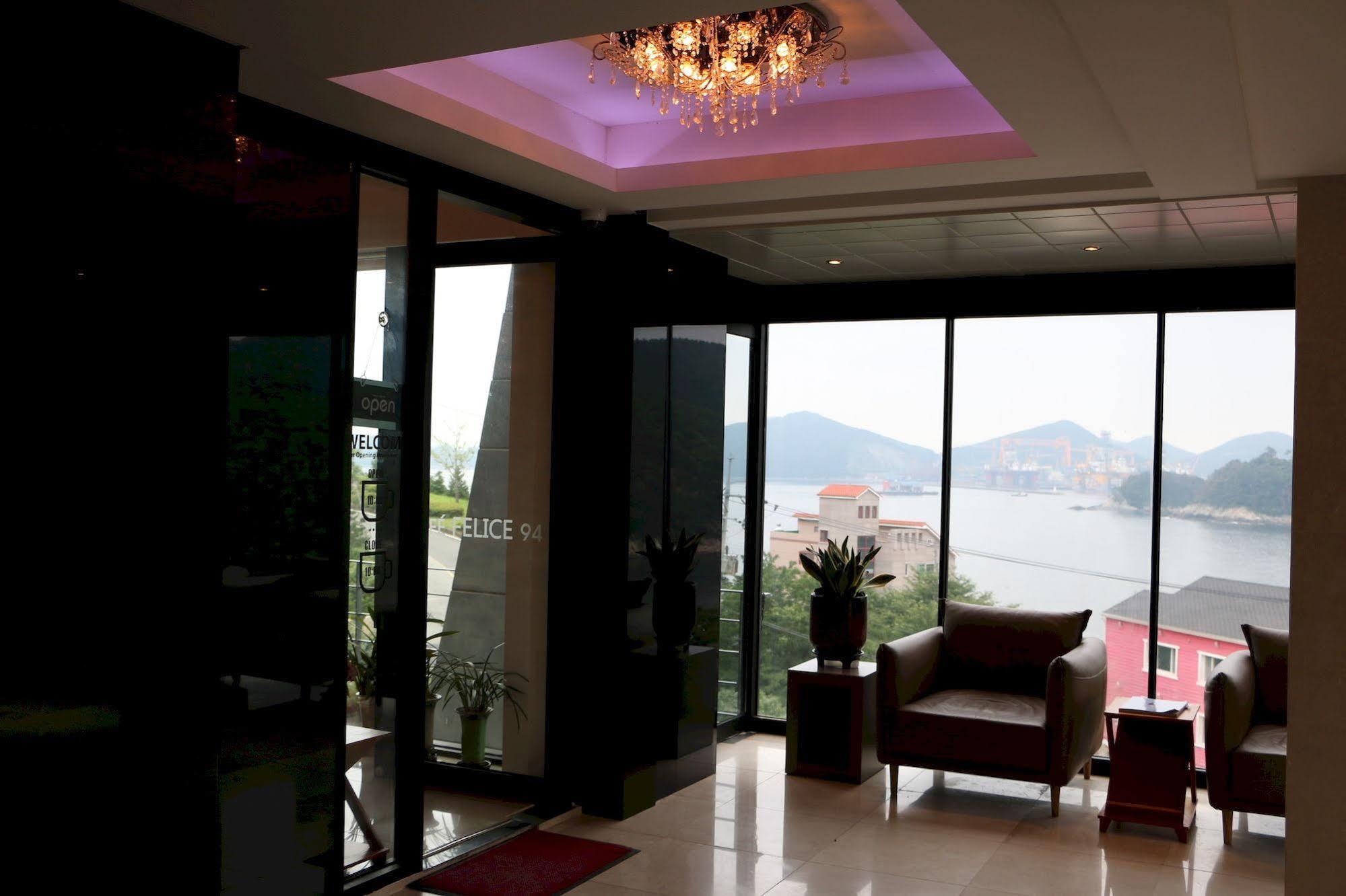 Radiance Tourist Hotel Geoje Exteriör bild